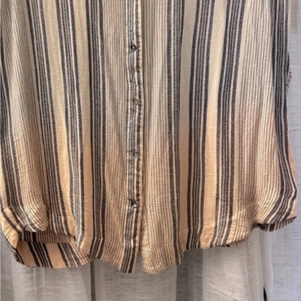 Free People boho style shirt. Size Medium